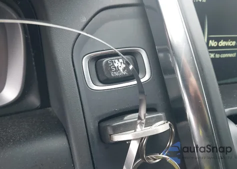 2017 Volvo Xc60 T5 Inscription z USA, uszkodzony, nr VIN YV440MRU4H2001406